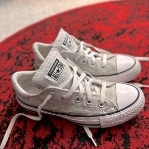 Woman’s size 6 can converse sneakers